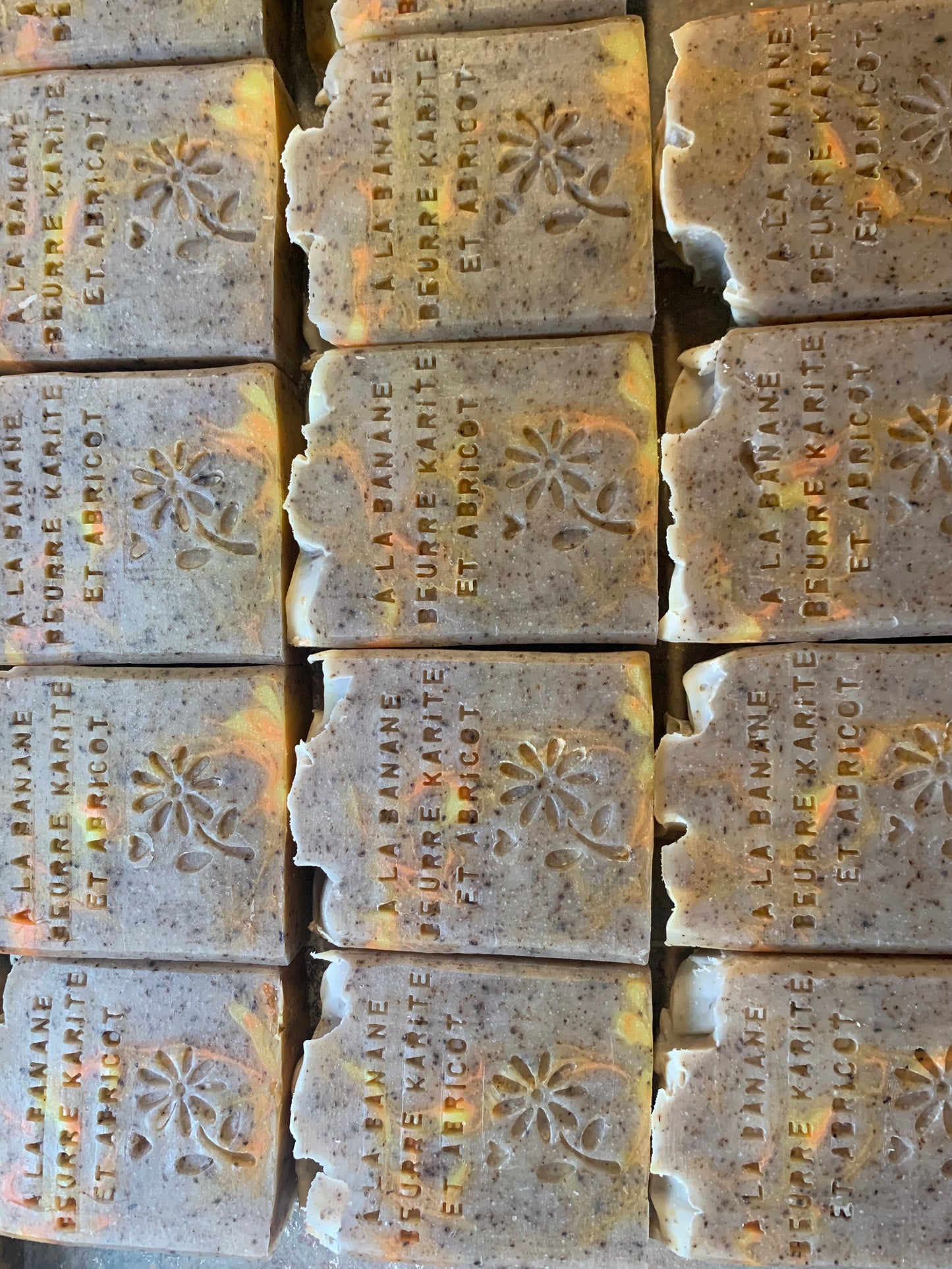SAVON - BANANE, ABRICOT ET BEURRE DE KARITÉ