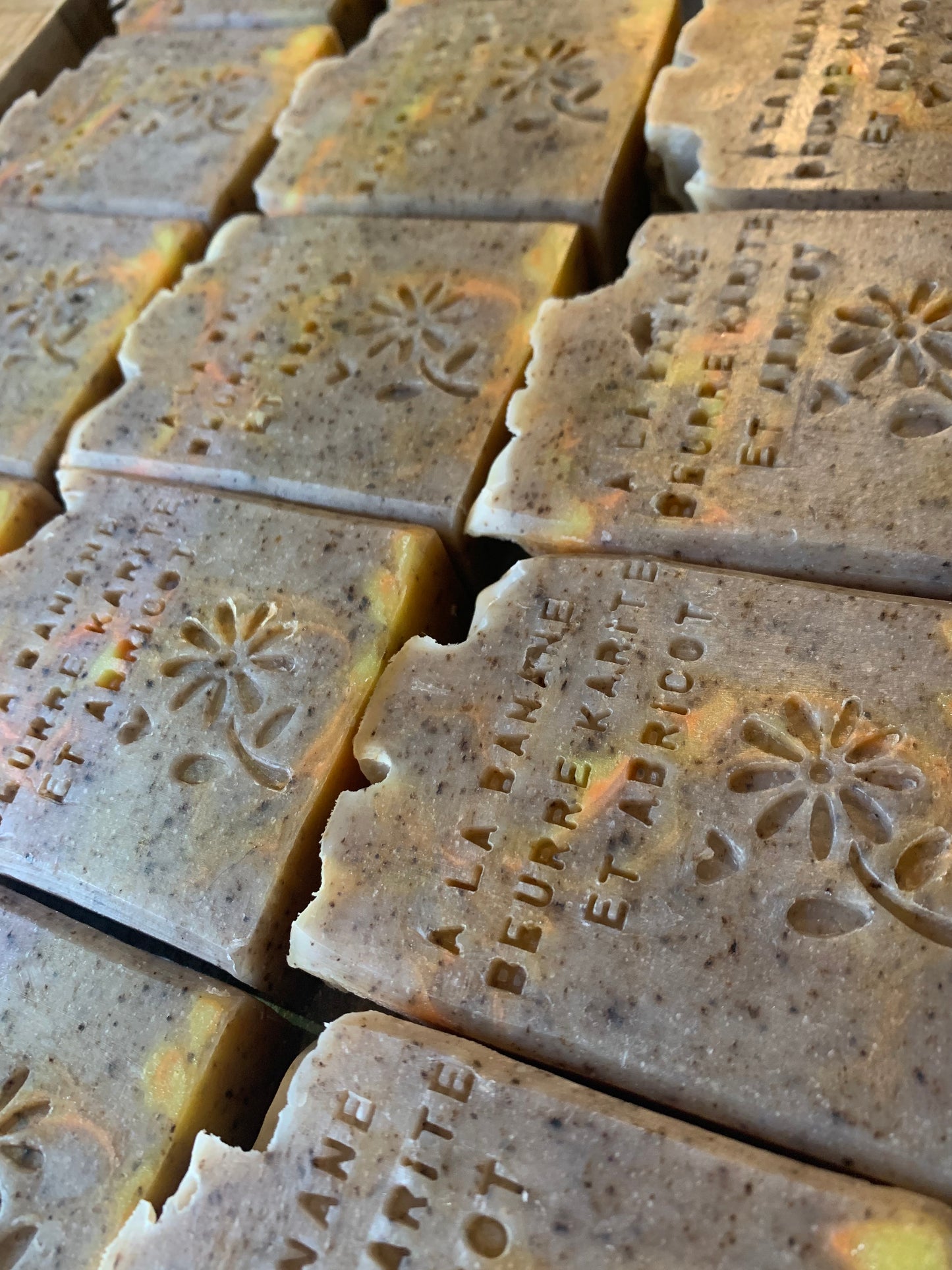 SAVON - BANANE, ABRICOT ET BEURRE DE KARITÉ