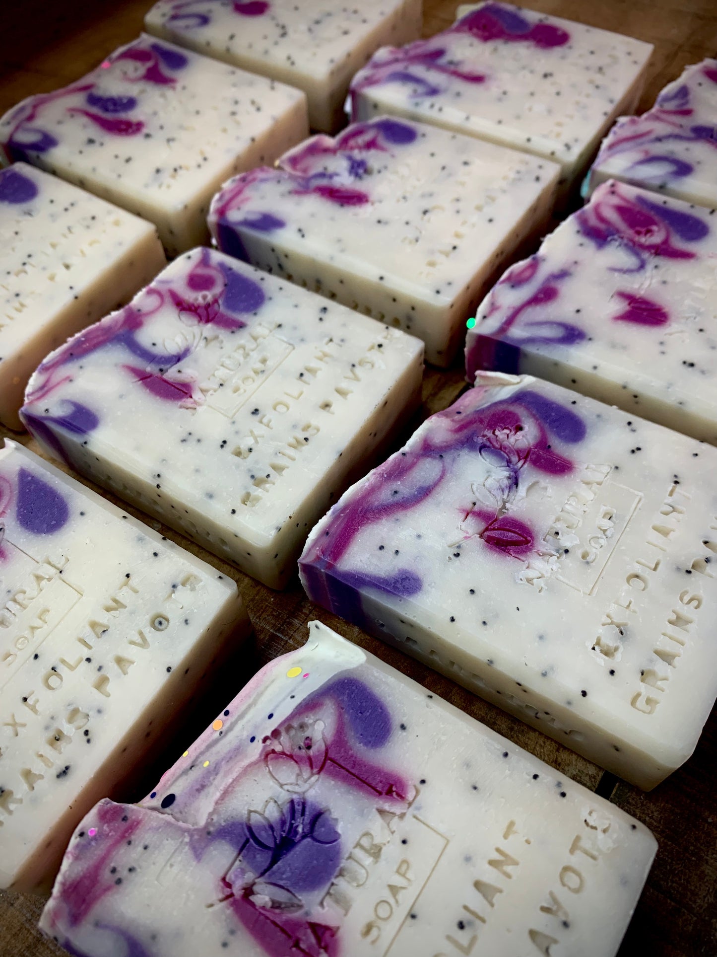 SAVON - EXFOLIANT AUX PAVOTS ET DRAGON