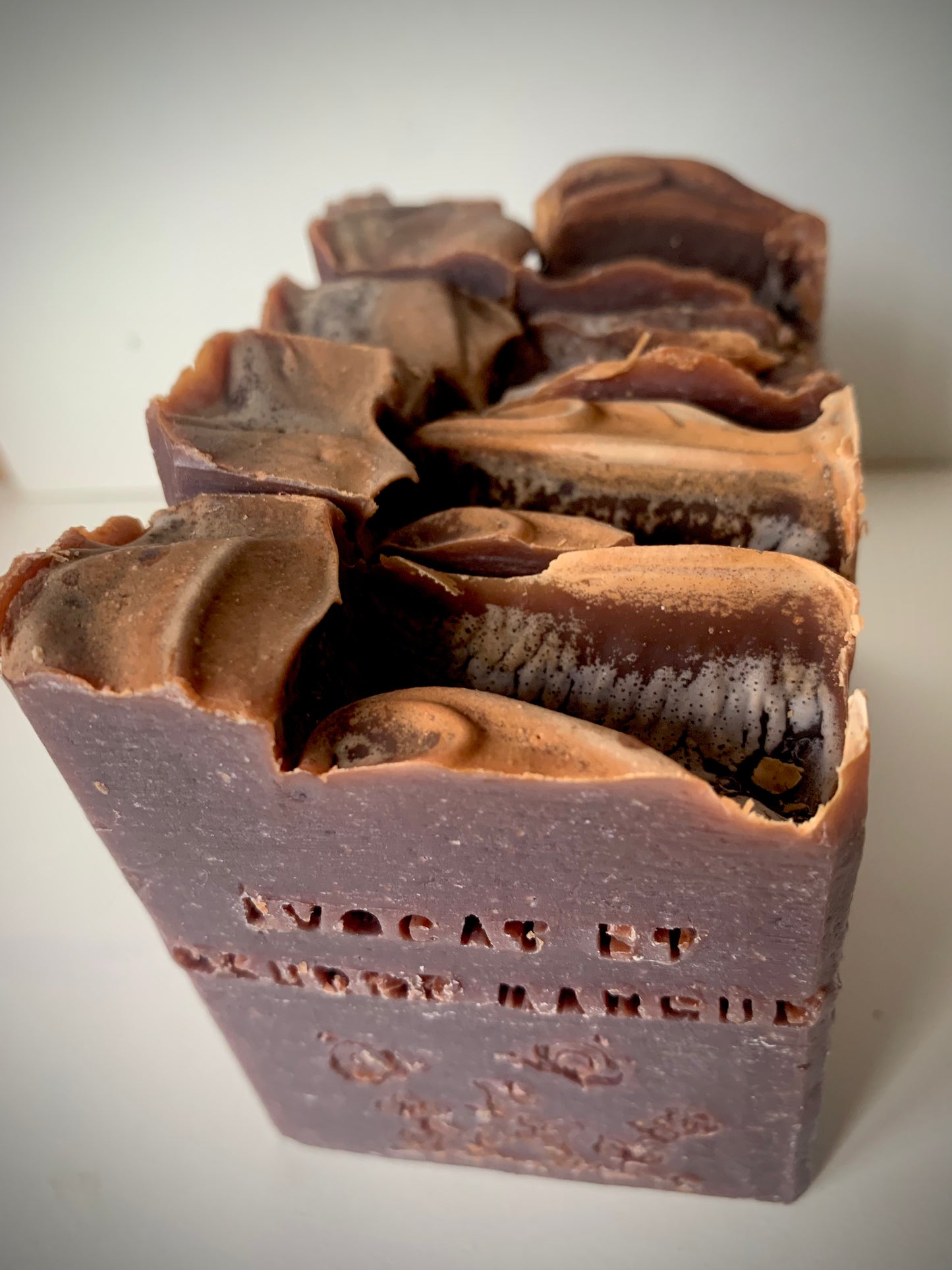 SAVON - À L’AVOCAT, EXTRAIT DE VANILLE ET BEURRE DE MANGUE