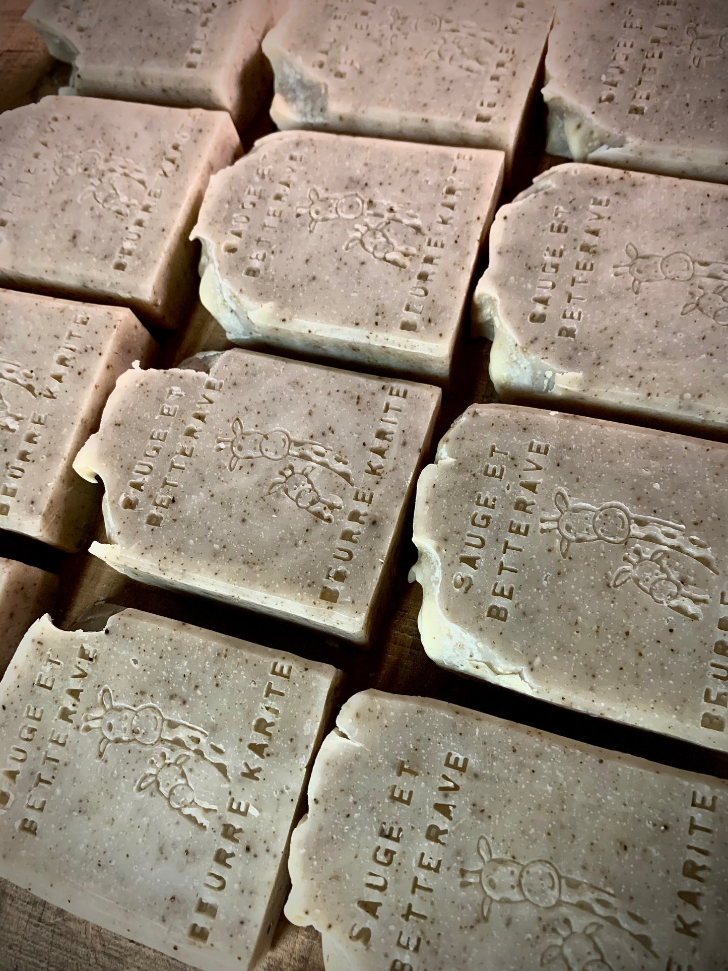 SAVON - À LA BETTERAVE ET BEURRE DE KARITÉ