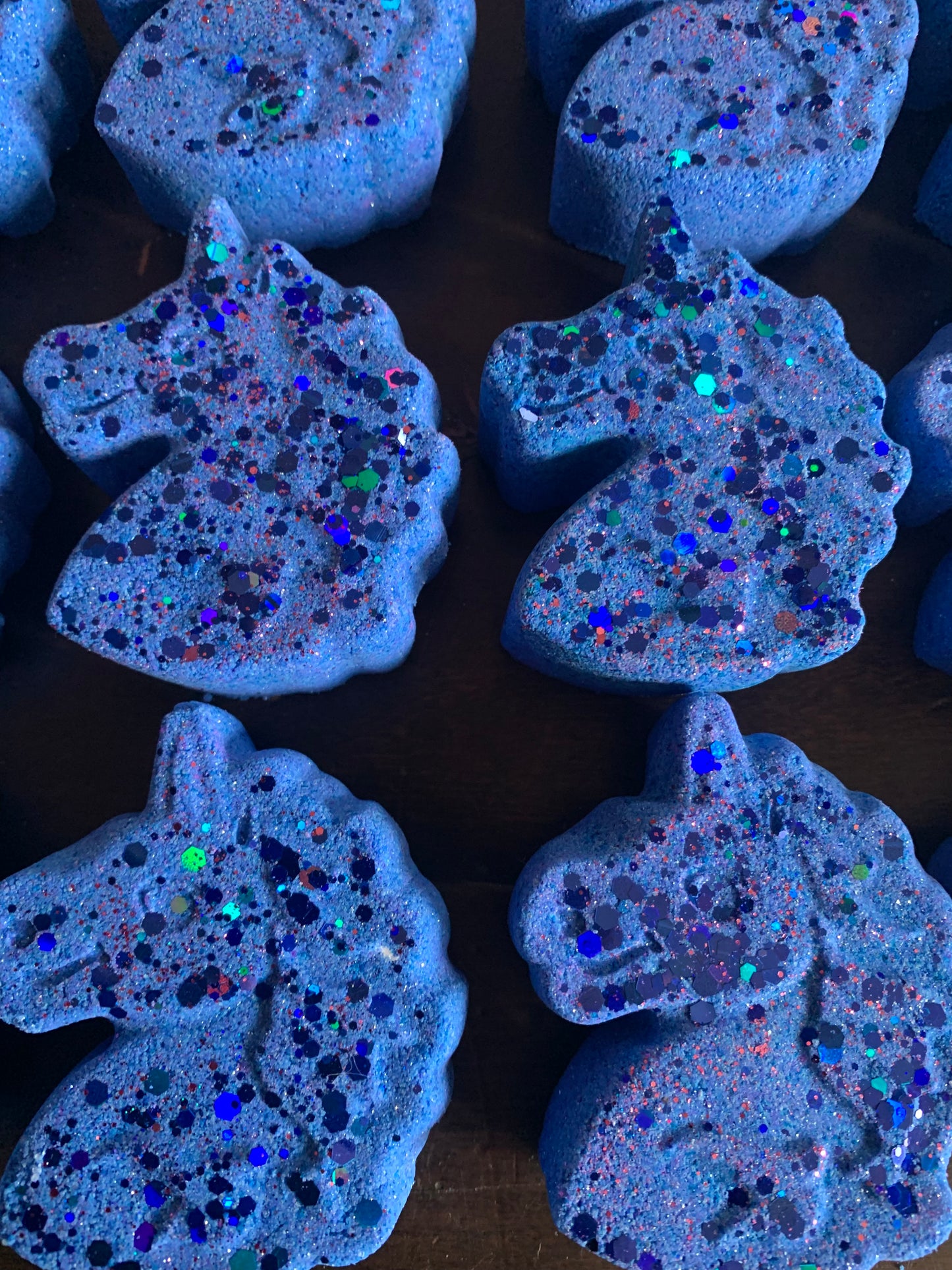 LICORNE: GALAXIES SCINTILLANTES