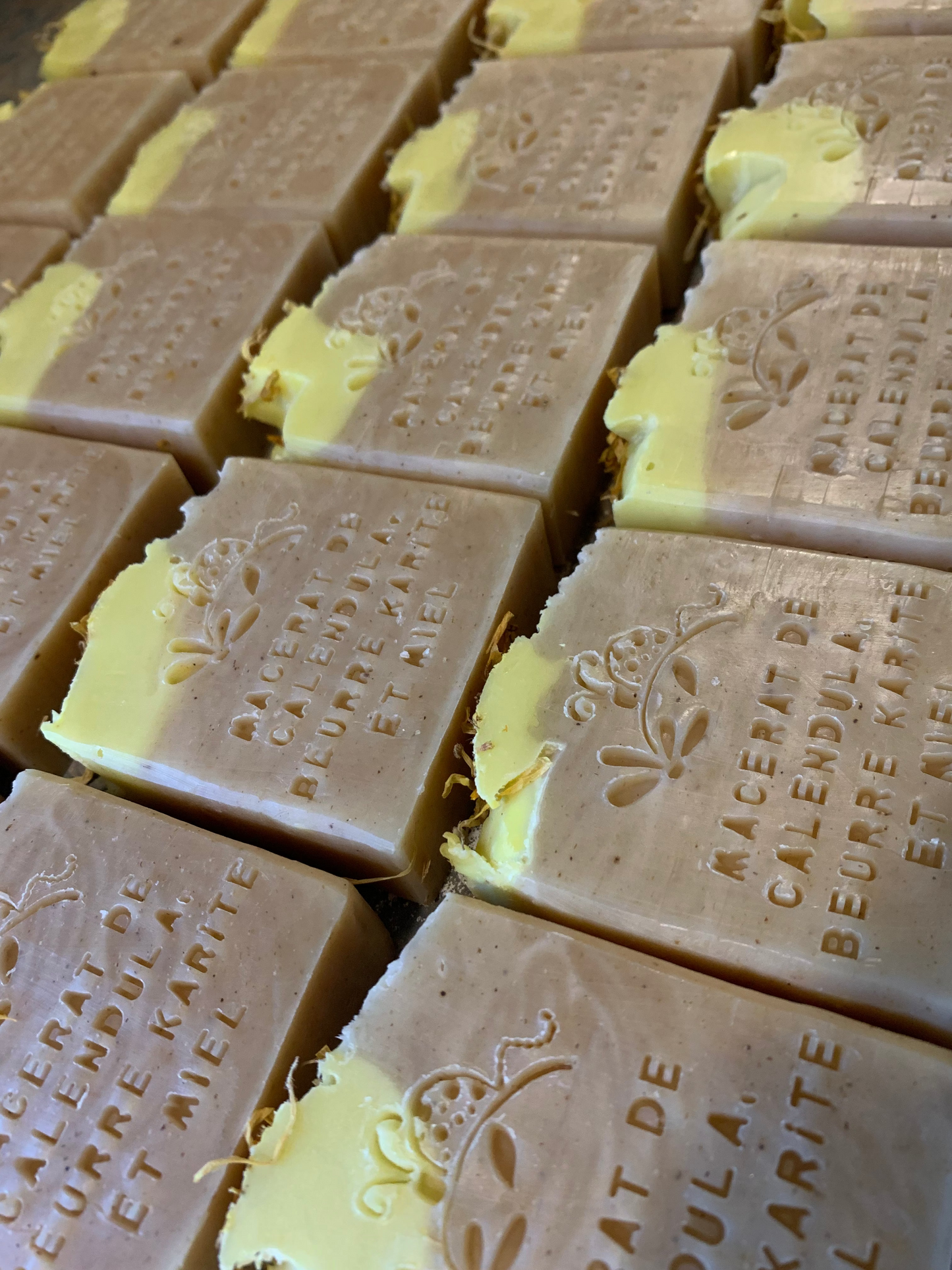 SAVON - MACÉRÂT CALENDULA, BEURRE KARITÉ ET MIEL