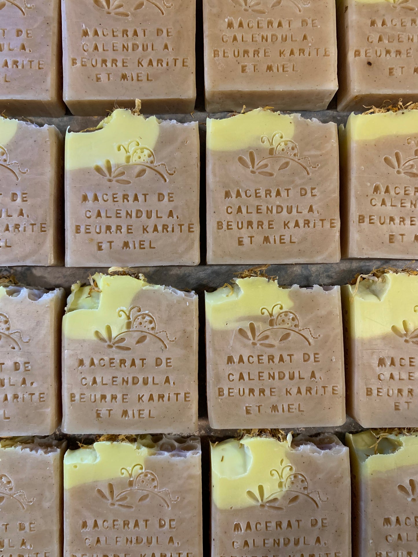 SAVON - MACÉRÂT CALENDULA, BEURRE KARITÉ ET MIEL