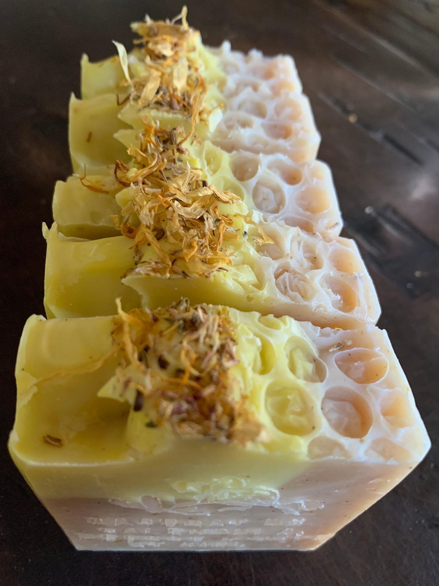 SAVON - MACÉRÂT CALENDULA, BEURRE KARITÉ ET MIEL
